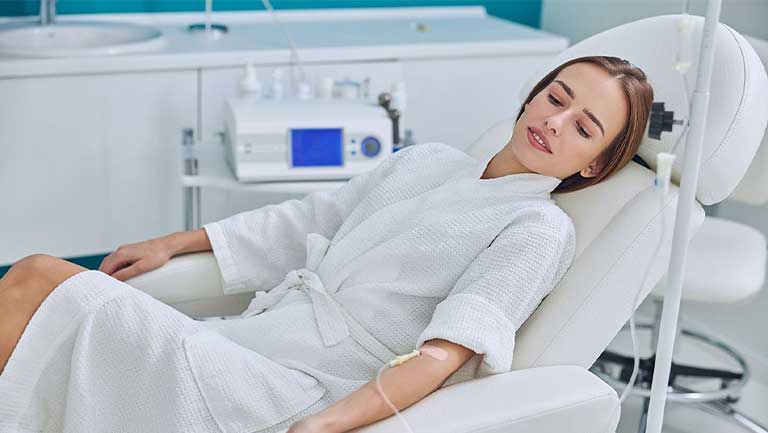 چرا گاهی تزریق وریدی بهتر از قرص و مکمل است؟